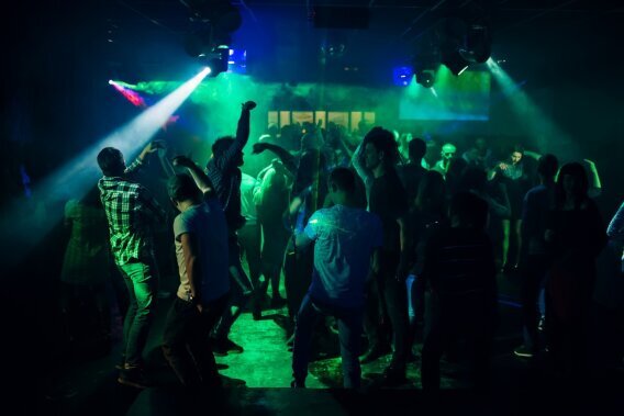 silhouettes_people_dancing_nightclub_dance_floor_party